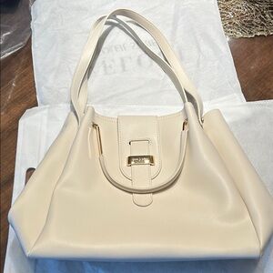 Yani Jadore Shoulder Bag